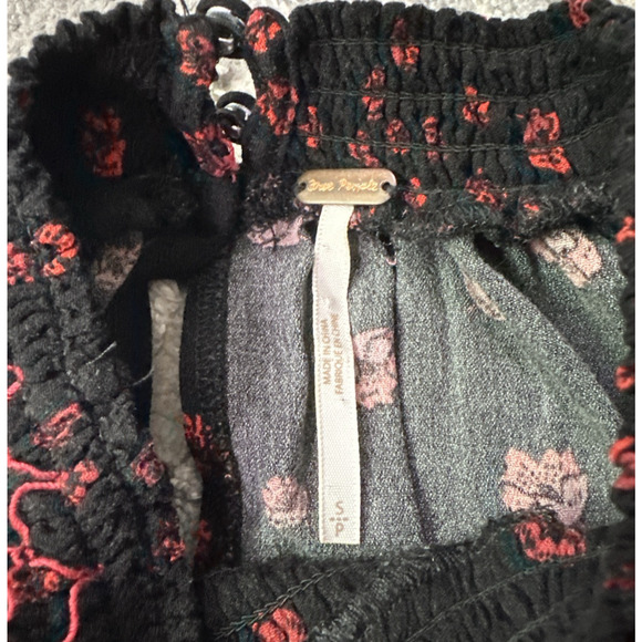 Free People Women's Flowers in Her Hair Tunic Black Red Smocked LS Top Sz Small - Picture 6 of 9